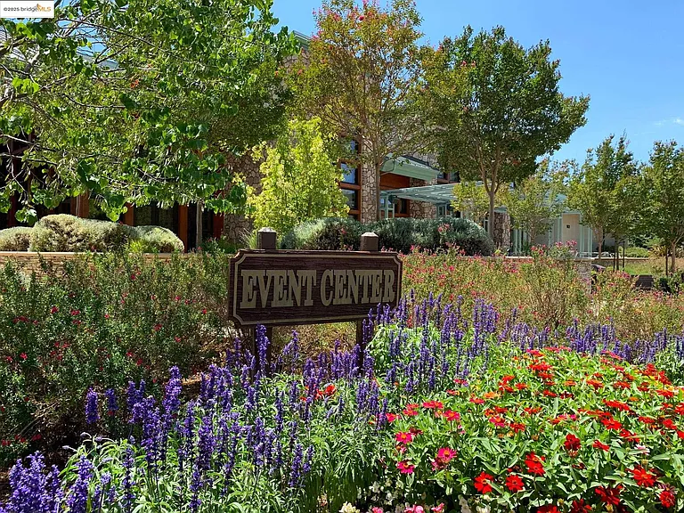 1910 Skycrest Dr #5 — Photo 44