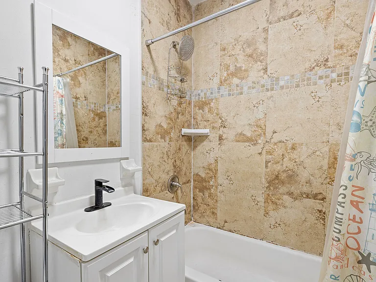 417 NE 26th St #5 — Photo 13
