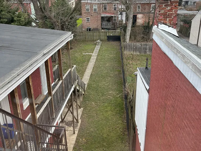 419 N Queen St — Photo 13