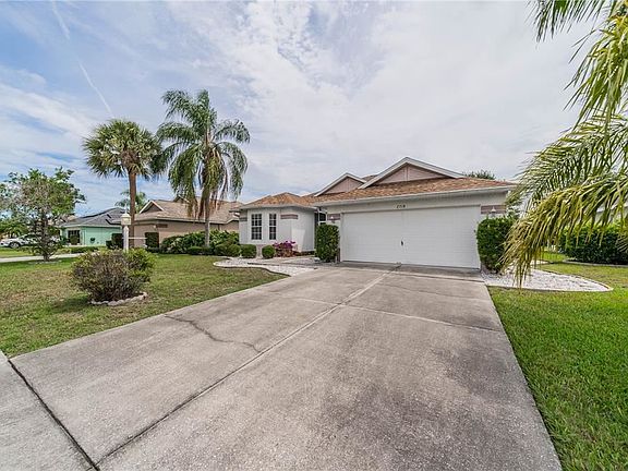 2nd image of 2318 Lyndhurst Dr