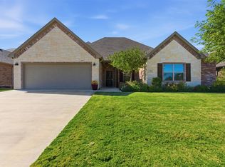 906 Chestnut Grove Dr, Cleburne, TX 76033