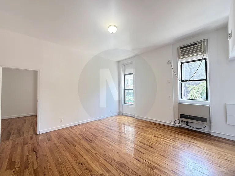 261 W 29th St #2 — Photo 1