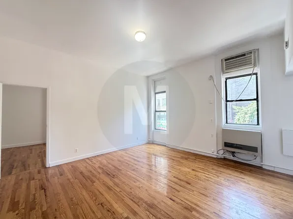 261 West 29th Street image 1 of 11
