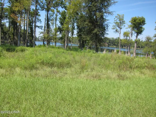 977 Strickland Rd, Marianna, FL 32448