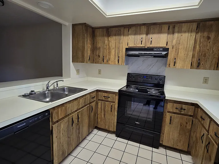 Glenncove Apartment Townhomes — Photo 15