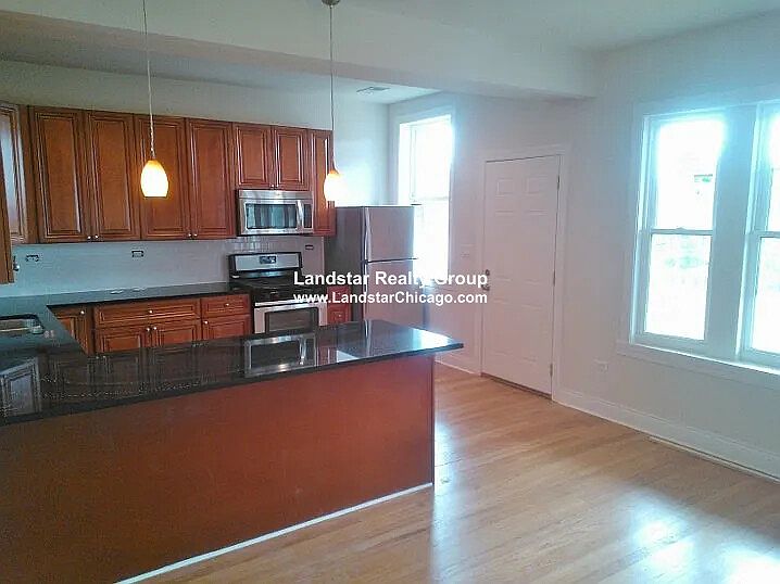 1st image of 1421 W Rosemont Ave #2