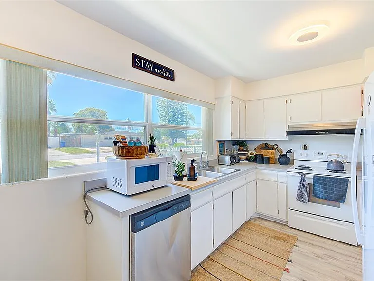 14283 Sharon Dr — Photo 7