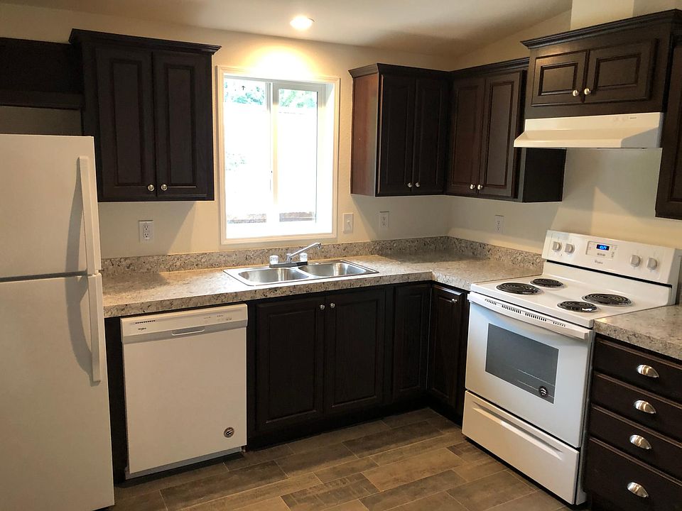 2nd image of 877 Willow Ave
