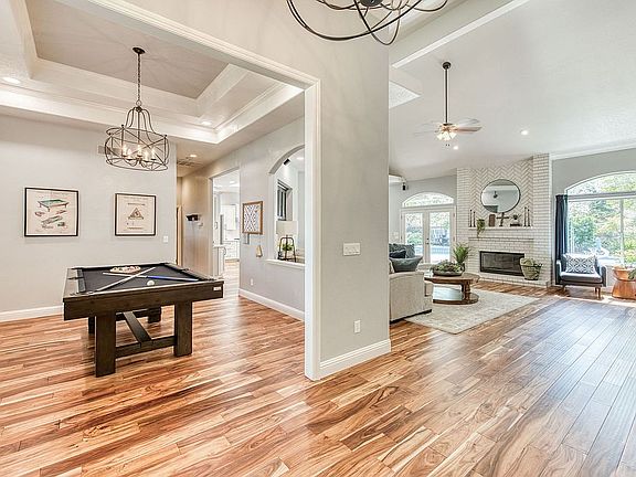 4th image of 1091 E Newhall Dr