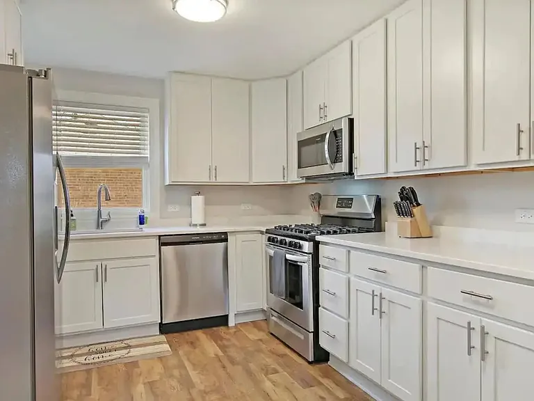 841 E Rockland Rd — Photo 10