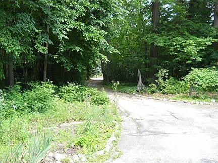 View of the tucked away driveway