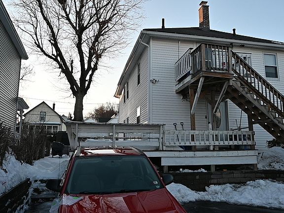 5th image of 227 Laval Street