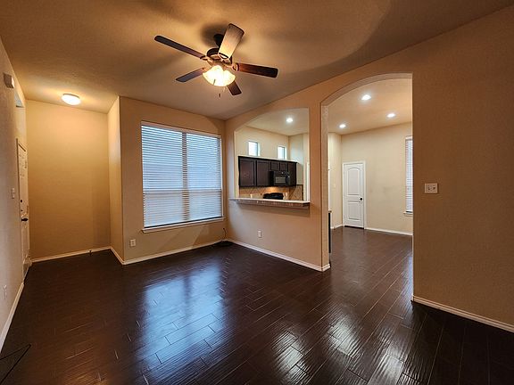 4th image of 303 Rosalie Dr