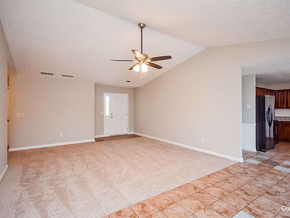 4th image of 300 Claremont Dr