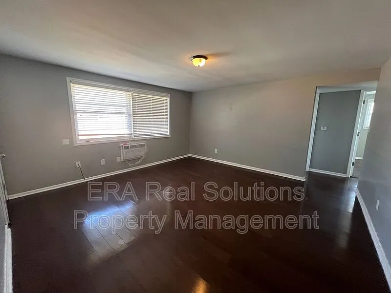 2 bed, 1.0 bath, 860 sqft, $1,000 — Photo 3