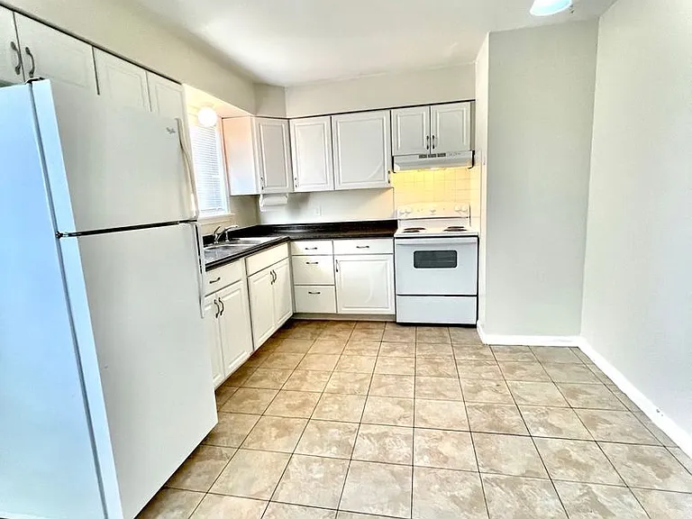 635 S Indiana St — Photo 5