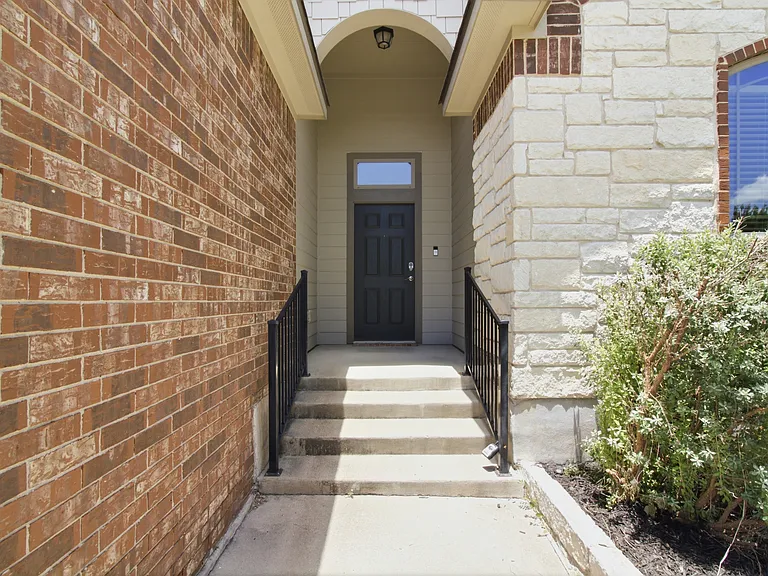 5716 Blackstone Dr — Photo 3