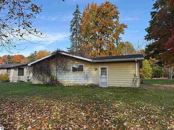 3rd image of 8273 Long Lake Rd