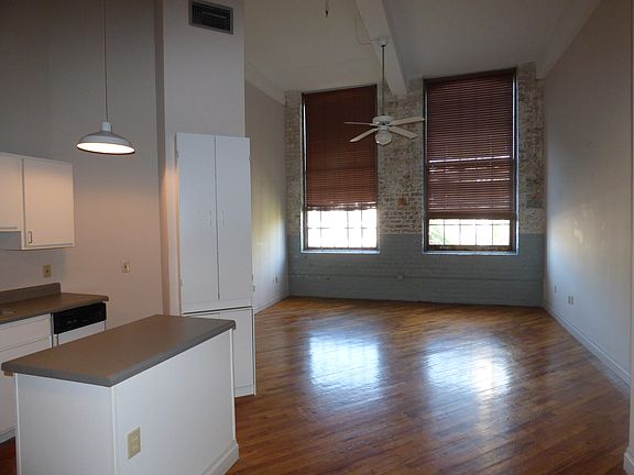 2nd image of 920 Poeyfarre St APT 0360