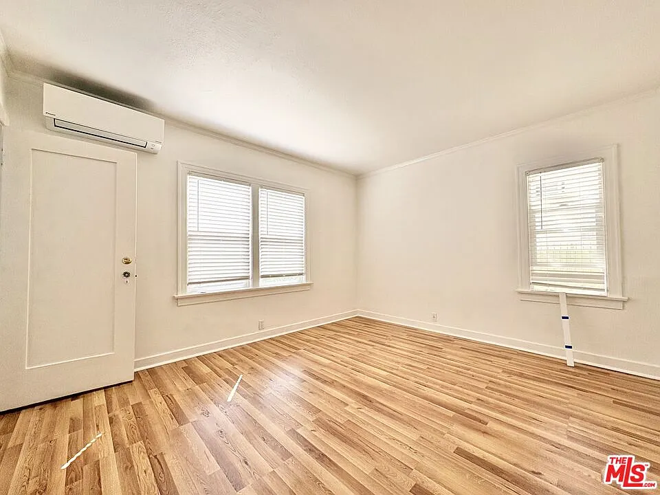 2 bed, 1.0 bath, 1500 sqft, $4,025 — Photo 3