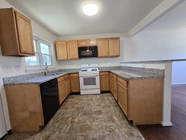 11 Glenwood Dr — Photo 7