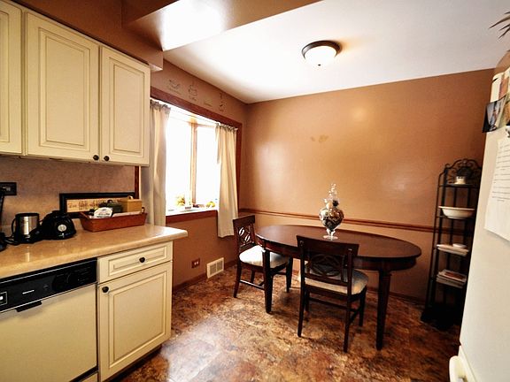5th image of 652 E 159th Ct