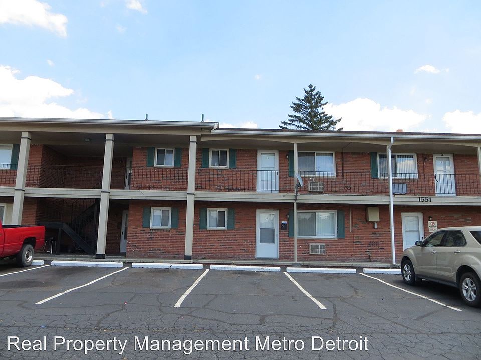 2nd image of 1522 S River Park Dr