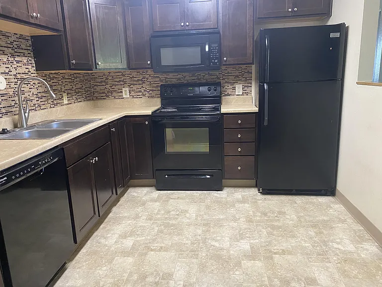 4370 Maricopa Dr — Photo 1