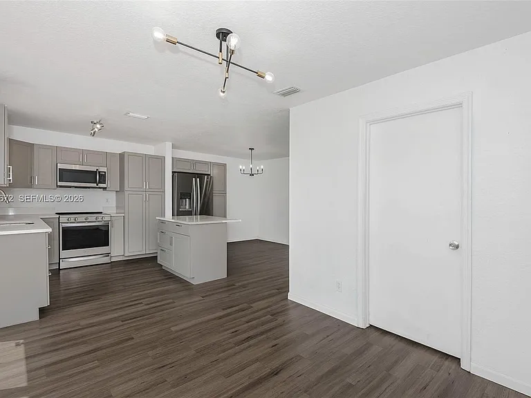 2123 SW 87th Ter — Photo 9