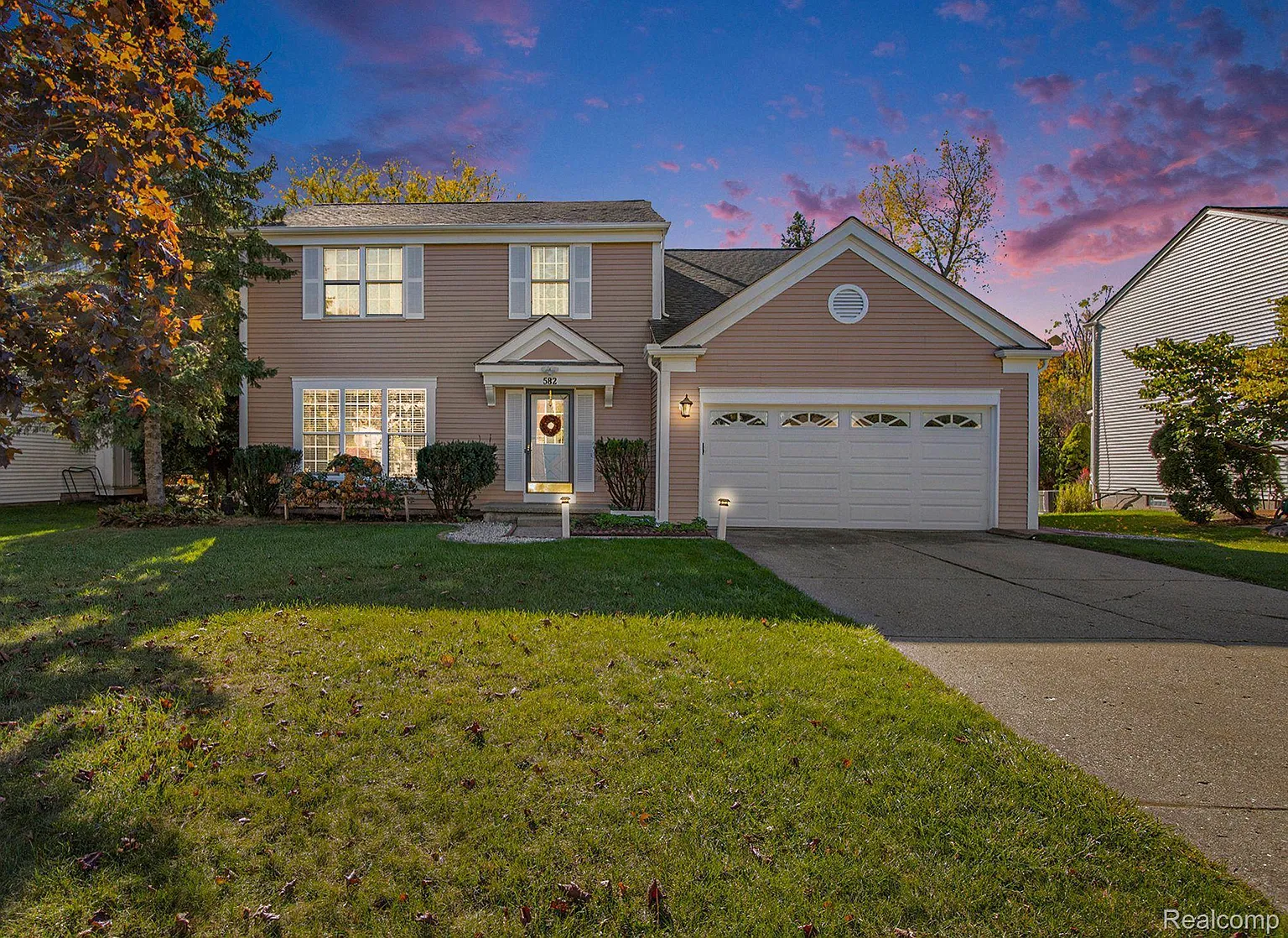 582 Whitney Dr photo 1