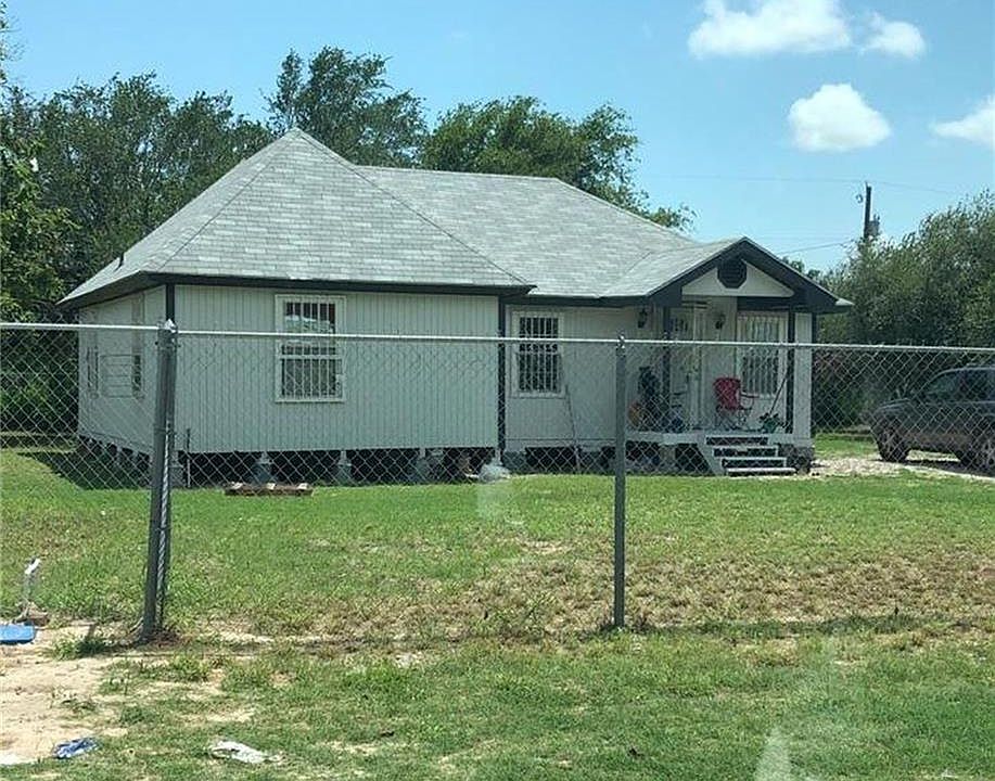2nd image of 2201 Delinda Lou Dr