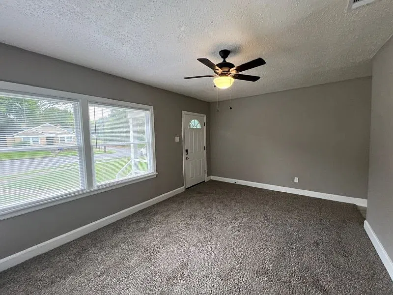 897 Kippley St — Photo 3