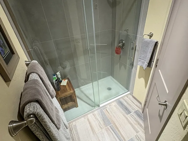 350 Country Club Dr — Photo 3