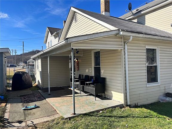 3rd image of 111 Petrolia St