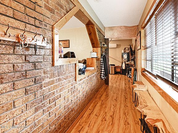 5th image of 9816 Briarcliff Dr
