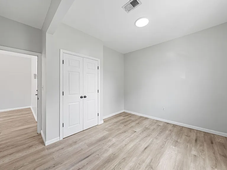210 W Price St — Photo 11