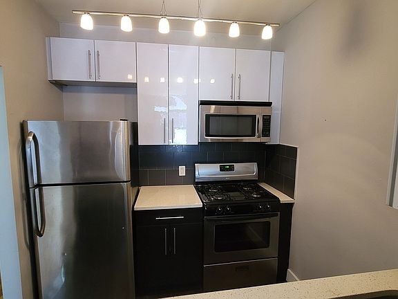 3rd image of 22 W 131st St #1F