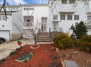 199 Forest Grn, Staten Island, NY 10312