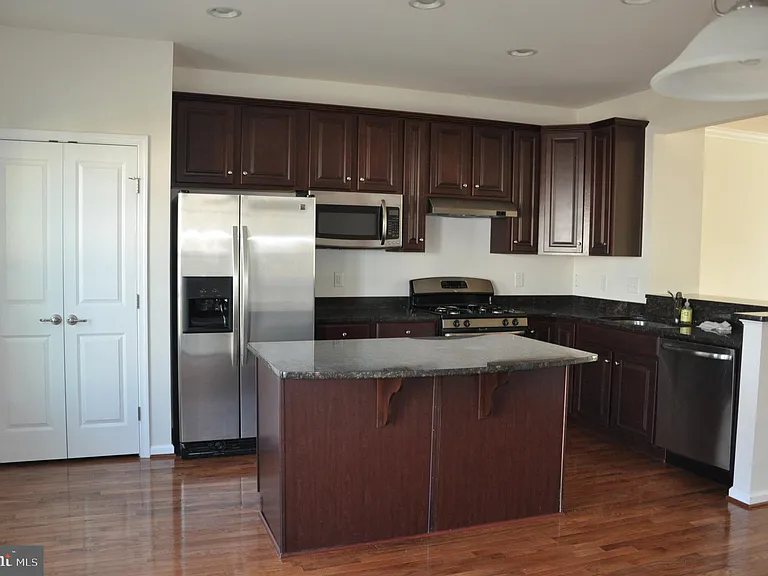 905 Susan Cir — Photo 15