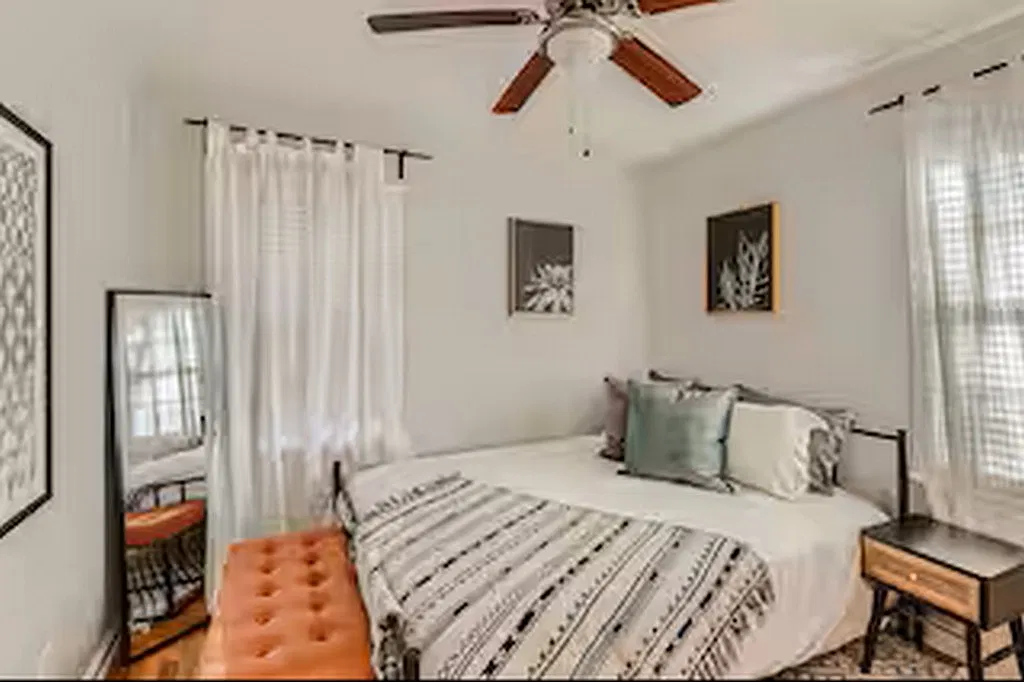 3 bed, 1000 sqft, $3,000 — Photo 1
