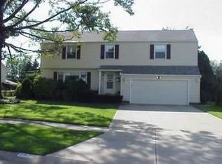 1928 Camberly Dr, Lyndhurst, OH