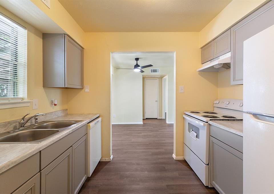 1st image of 1821 Randolph Dr #1821