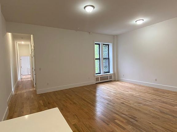 3rd image of 65 W 68th St #6
