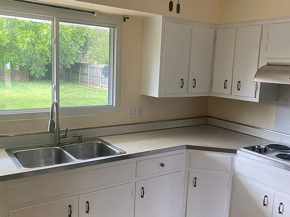 5th image of 57 N Brown School Rd #2