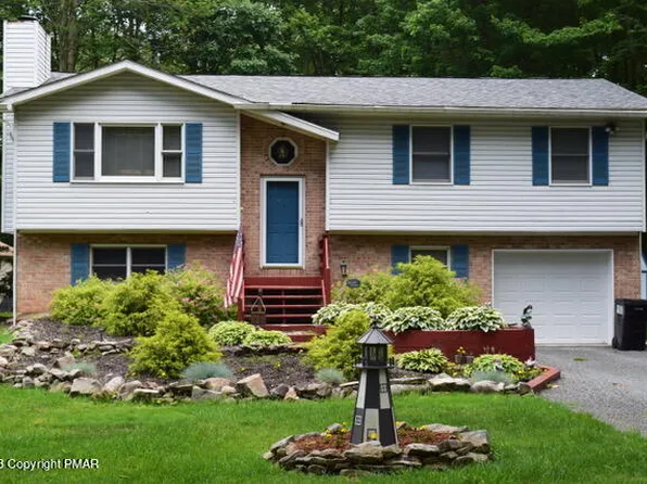 220 Scotch Pine Dr, Pocono Summit, PA 18346