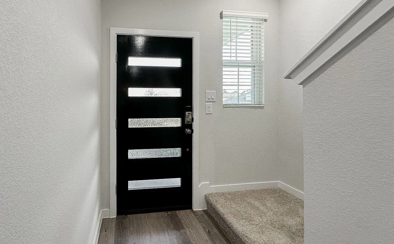 3 bed, 2.5 bath, 1952 sqft, $2,350 — Photo 3