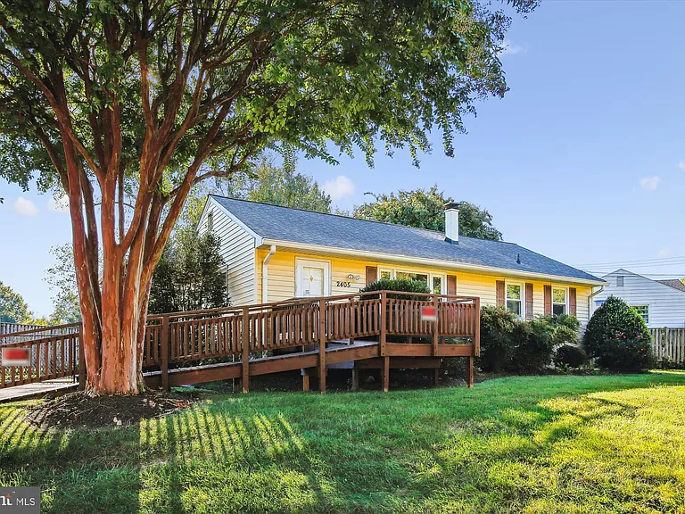2405 Phillips Dr — Photo 1