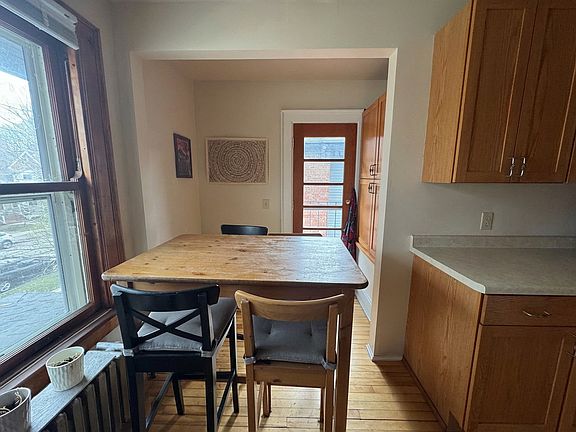 5th image of 952 Spaight St #952