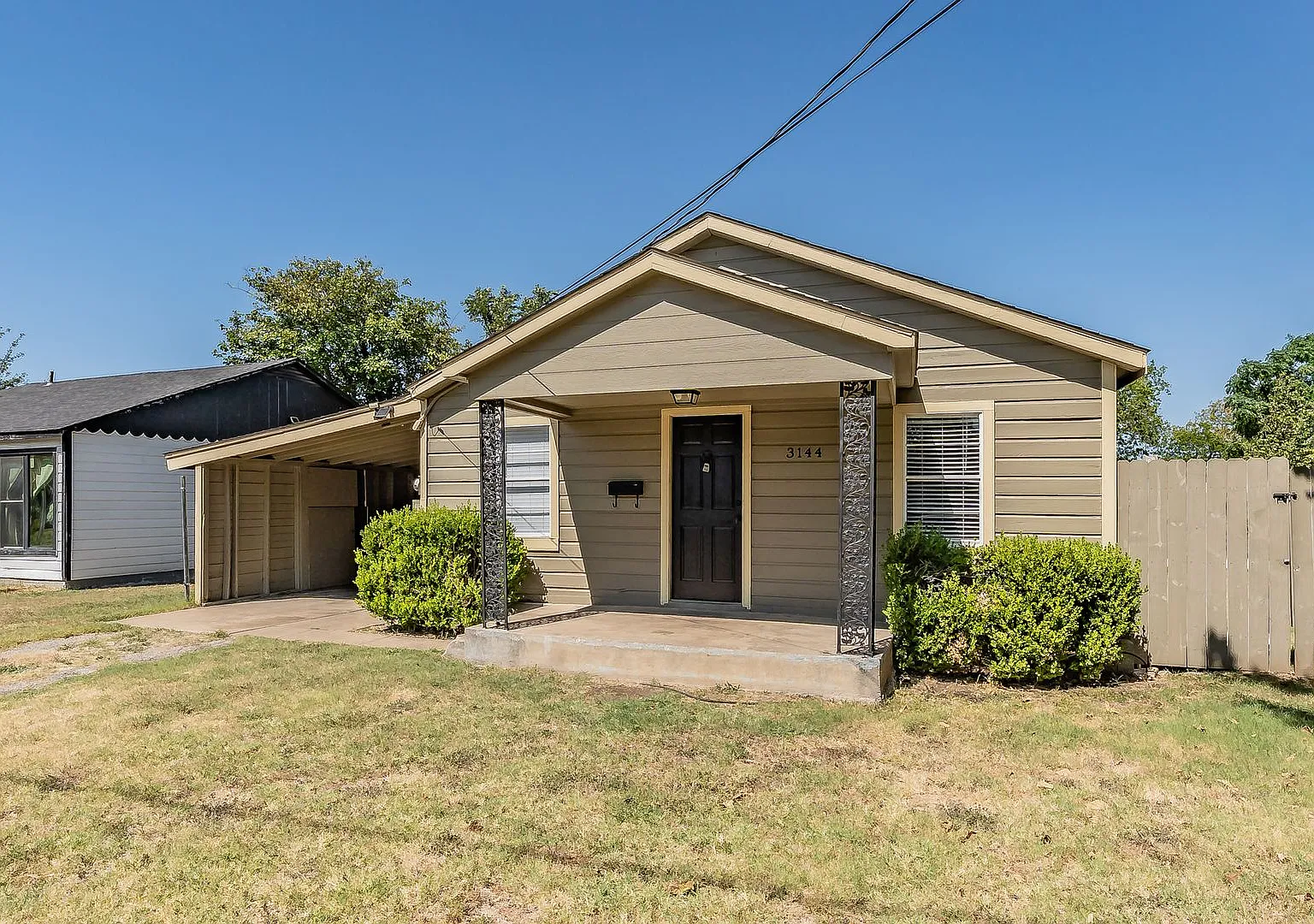 Charming 3 Bedroom 1 Bath in Ridglea Area! — Photo 1