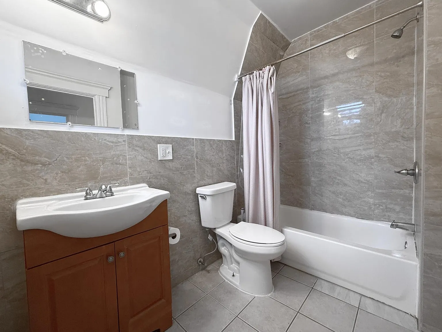 3 bed, 1.0 bath, $2,350 — Photo 4